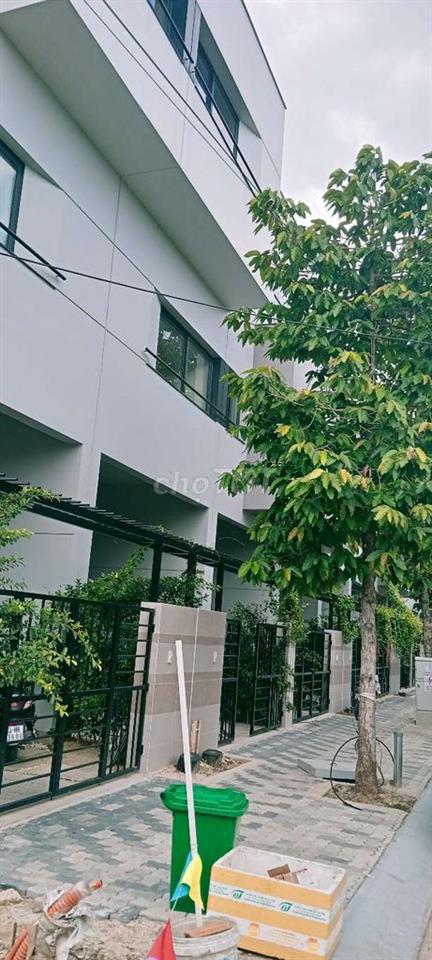 Cho thuê nhà 1 trệt 2 Lầu 3 Phòng ngủ 4 máy lạnh ngã tư Bình Chuẩn BD