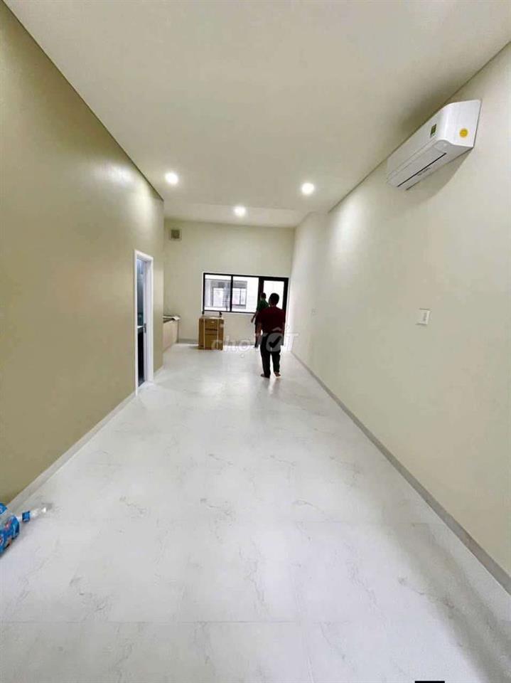 Cho thuê nhà 1 trệt 2 Lầu 3 Phòng ngủ 4 máy lạnh ngã tư Bình Chuẩn BD