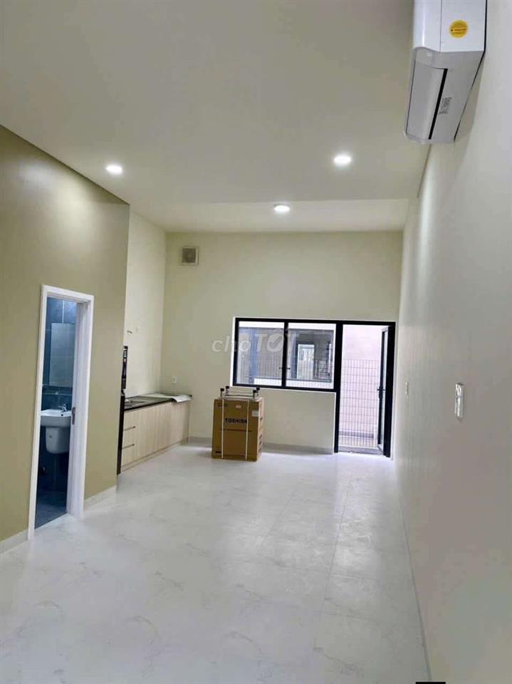 Cho thuê nhà 1 trệt 2 Lầu 3 Phòng ngủ 4 máy lạnh ngã tư Bình Chuẩn BD