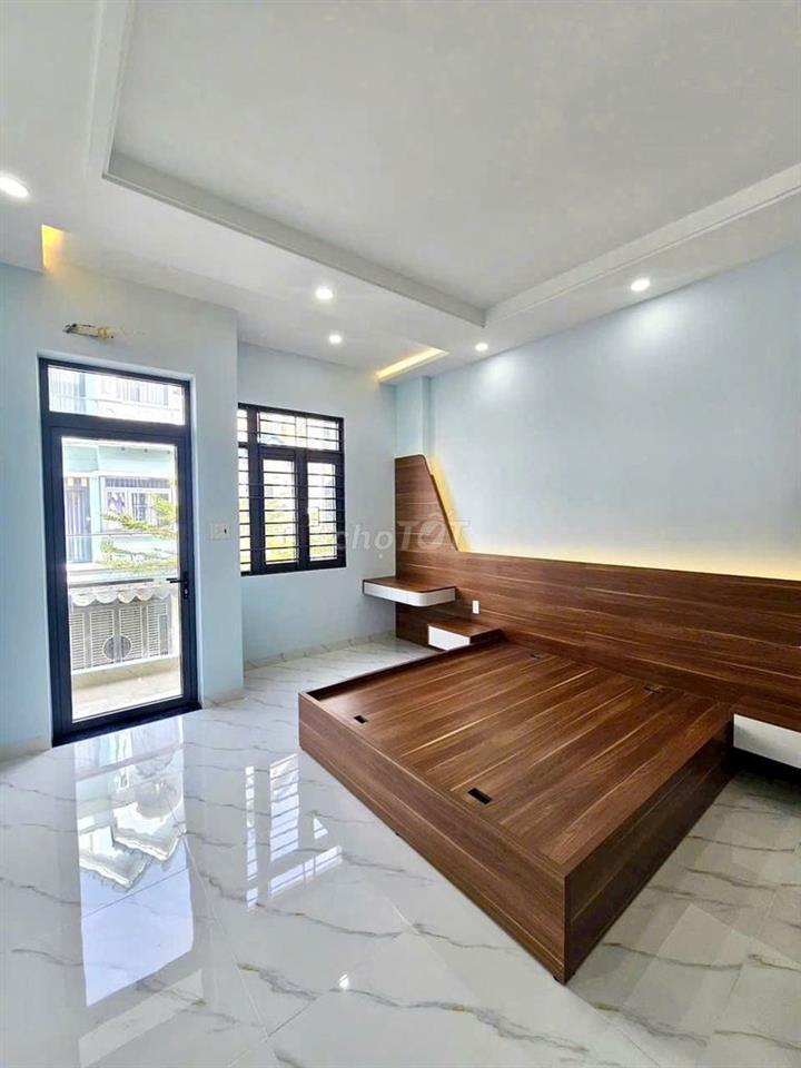 Cho thuê nhà 1 trệt 2 lầu gần ngã tư Miếu Ông Cù 4 phòng giá 10 tr/ th