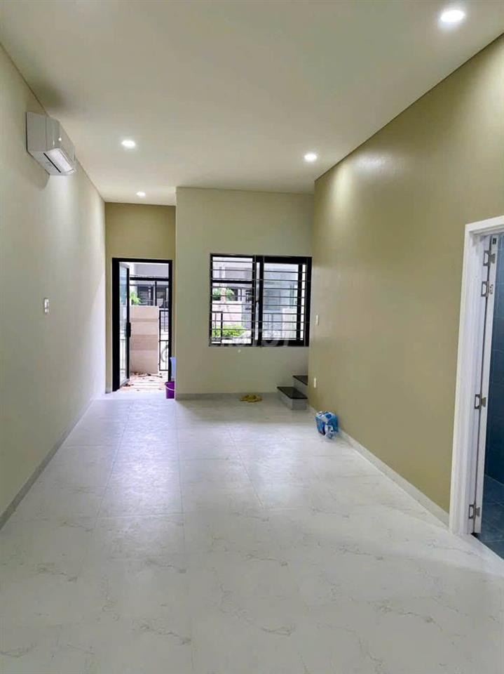 Cho thuê nhà 1 trệt 2 lầungã tư Bình Chuẩn, 3 p ngủ giá 10 tr/tháng