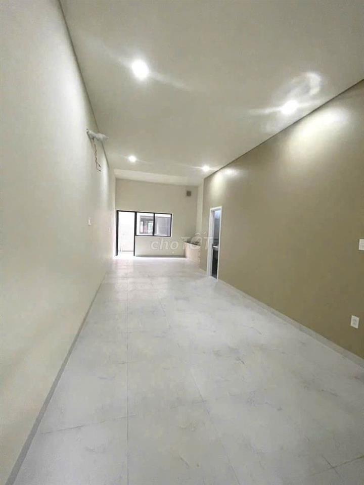 Cho thuê nhà 1 trệt 2 lầungã tư Bình Chuẩn, 3 p ngủ giá 10 tr/tháng