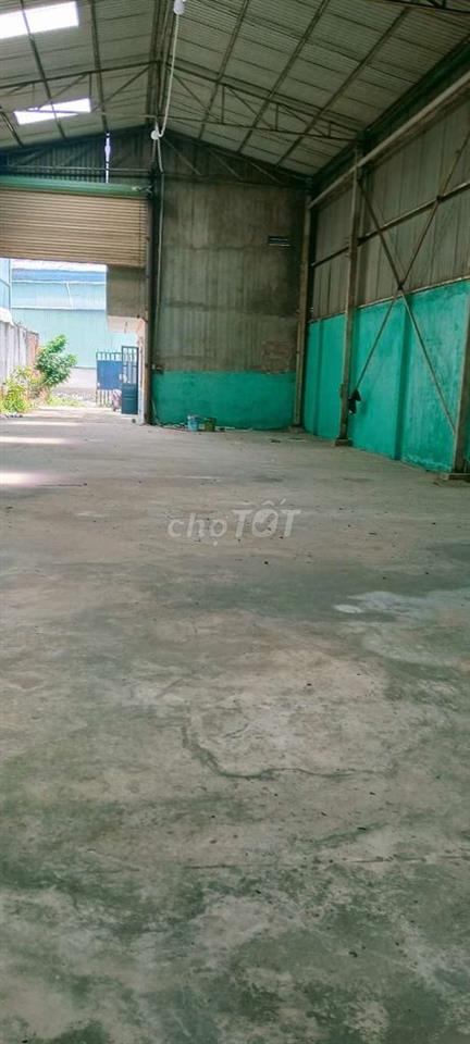 Cho thuê 350m2 có nhà trệt lầu 4 p ngủ và nhà kho Cao ráo đường cont