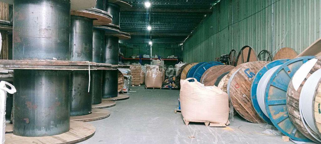 cho thuê 400m2 Tân Phước Khánh đường Container có bình điện