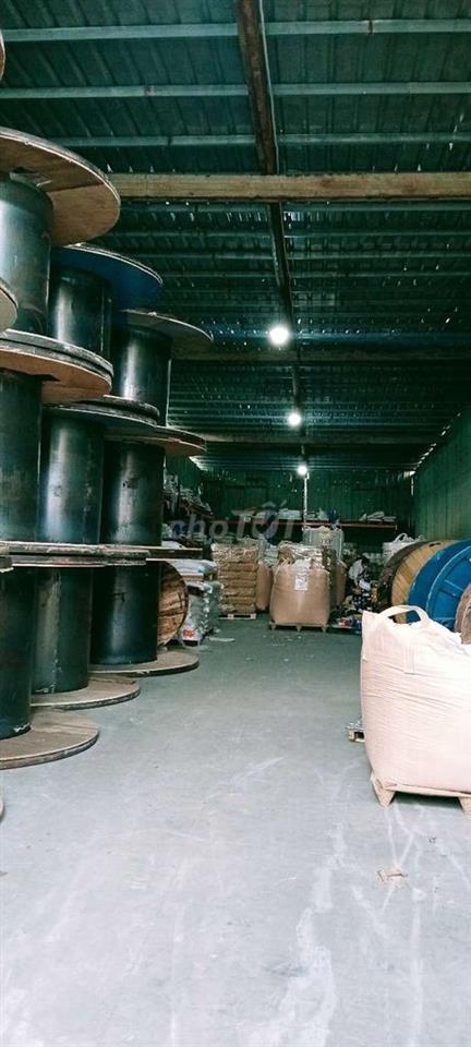 cho thuê 400m2 Tân Phước Khánh đường Container có bình điện