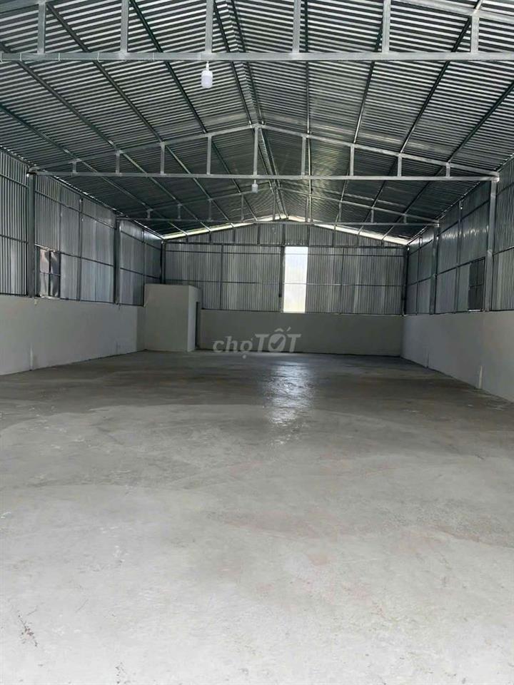 Cho thuê kho gần Cổng Xanh Bình Dương 240m2/ 9 triệu 