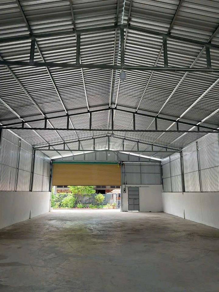Cho thuê kho gần Cổng Xanh Bình Dương 240m2/ 9 triệu 