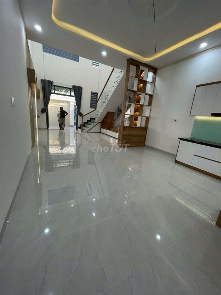 Nhà trệt gác 3 phòng ngủ sân ô tô