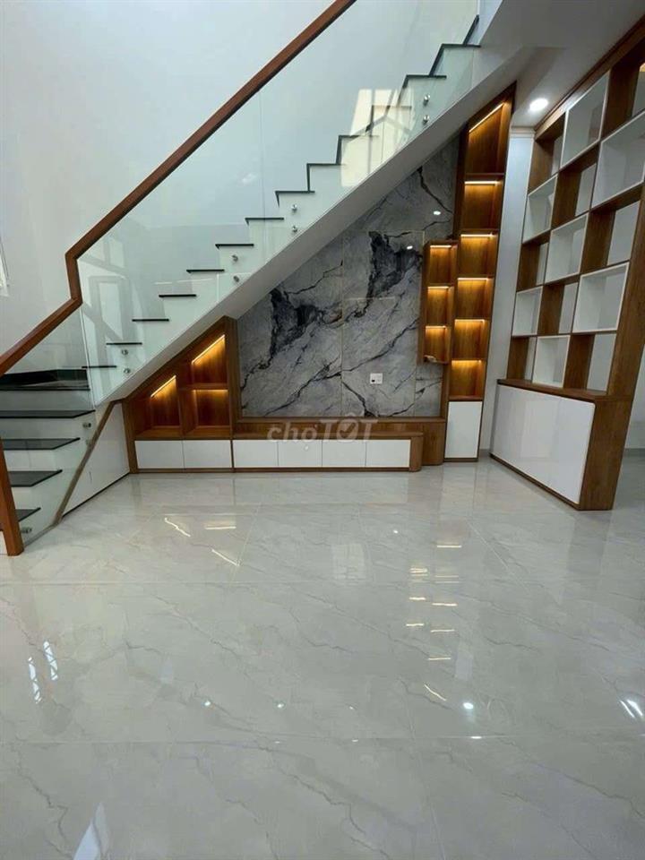 Nhà trệt gác 3 phòng ngủ sân ô tô