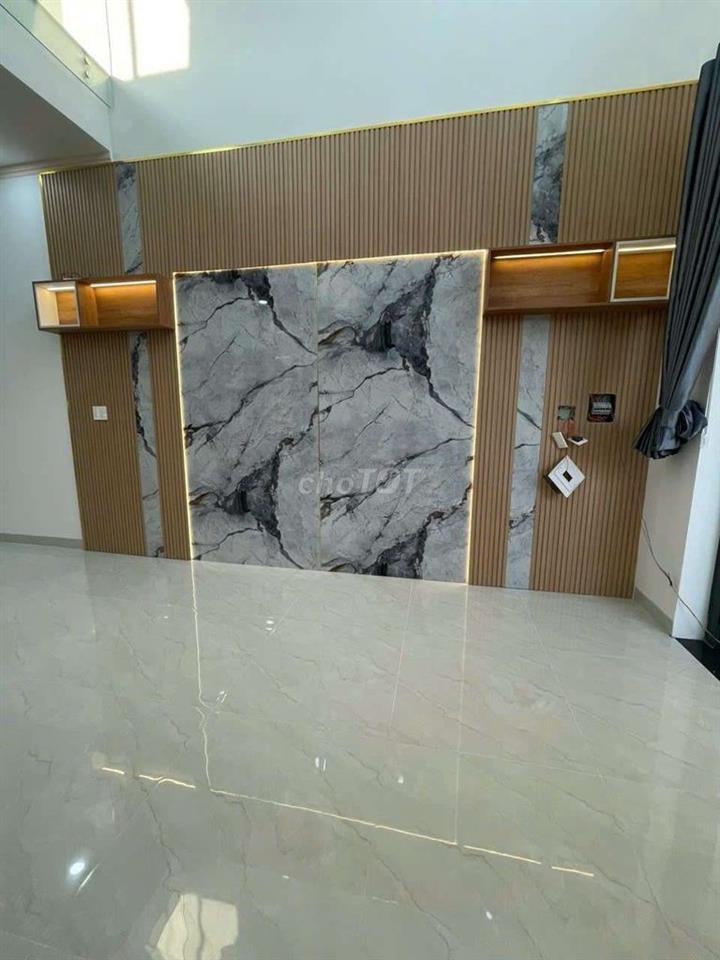 Nhà trệt gác 3 phòng ngủ sân ô tô
