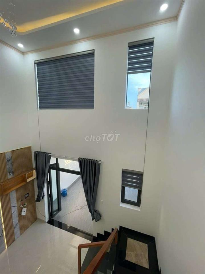 Nhà trệt gác 3 phòng ngủ sân ô tô