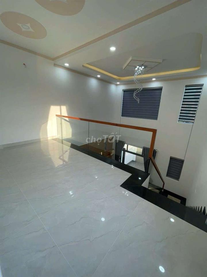 Nhà trệt gác 3 phòng ngủ sân ô tô