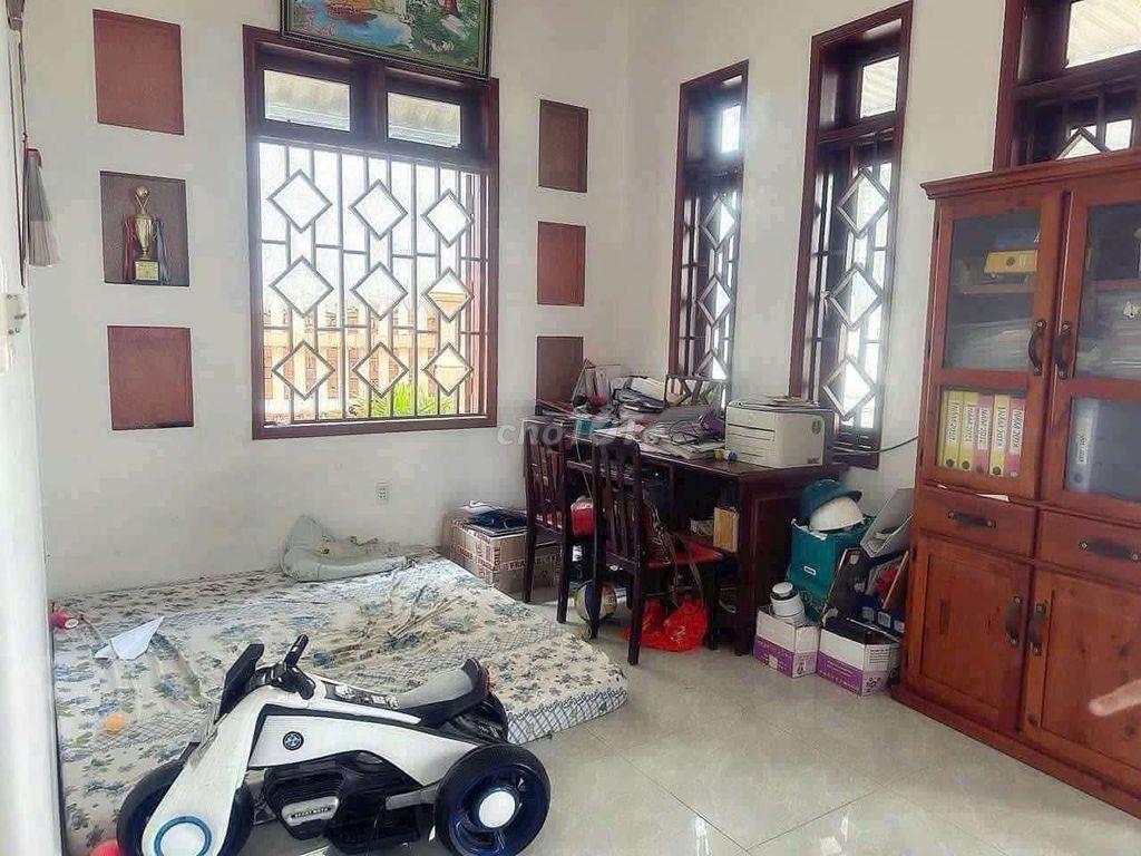 Nhà 3 phòng ngủ sân ô tô