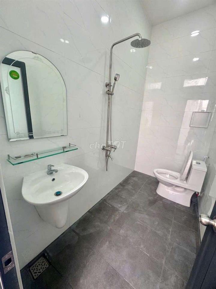 Nhà 2 phòng ngủ sân ô tô mới 100%