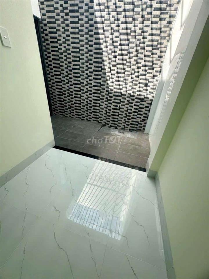 Nhà 2 phòng ngủ sân ô tô mới 100%