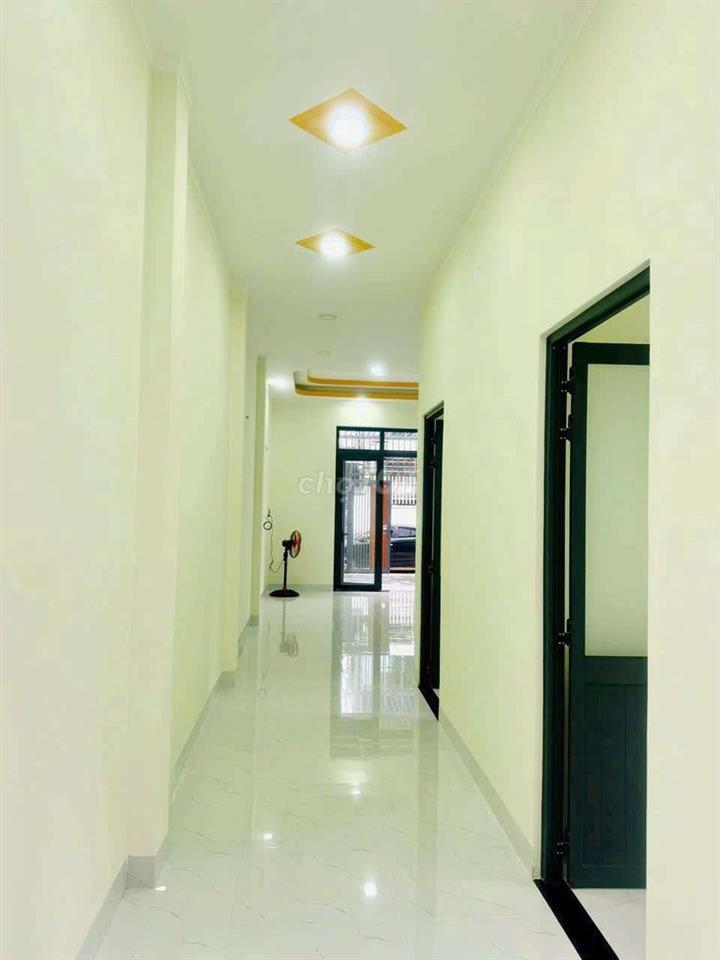 Nhà 2 phòng ngủ sân ô tô mới 100%