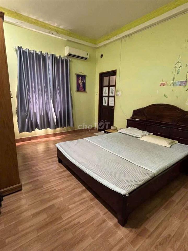 Nhà trệt gác 3 phòng ngủ sân ô tô