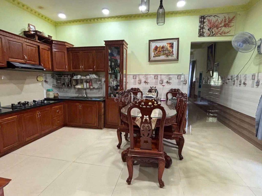 Nhà trệt gác 3 phòng ngủ sân ô tô