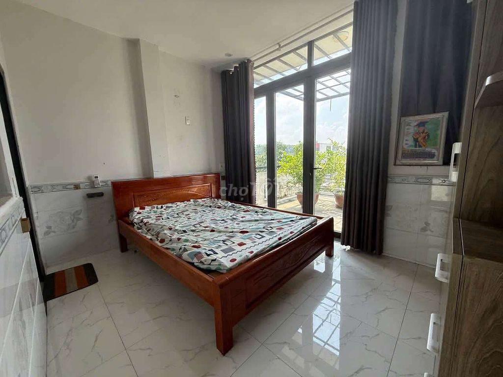 Nhà trệt gác 3 phòng ngủ sân ô tô