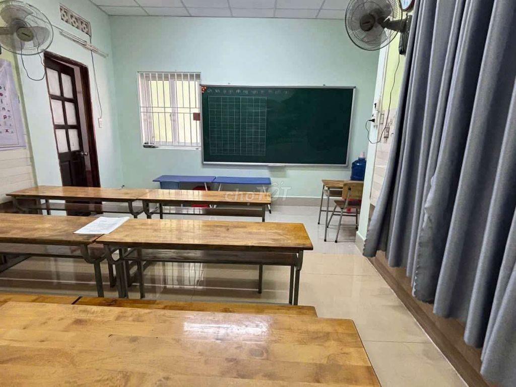 Nhà trệt gác 3 phòng ngủ sân ô tô
