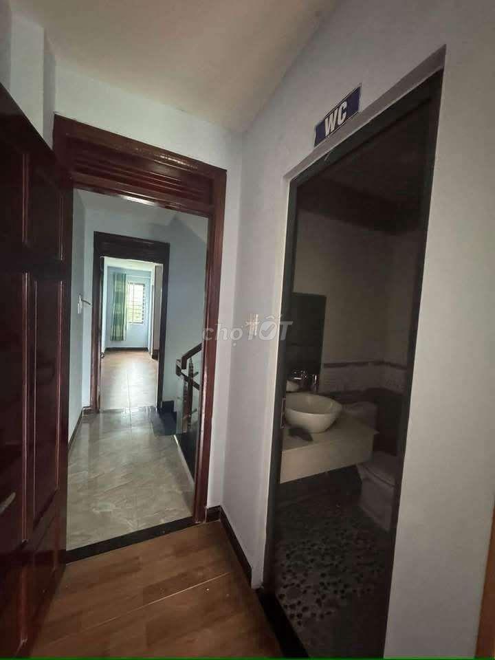 Nhà trệt 2 lầu 4 phòng ngủ