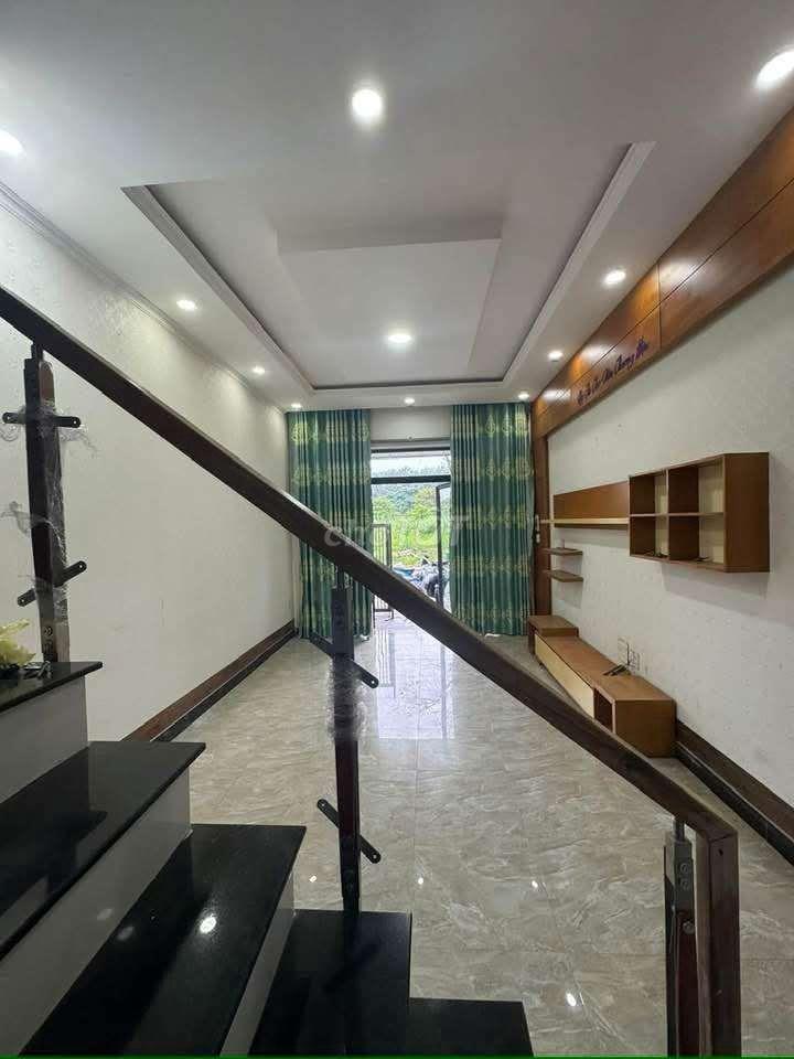 Nhà trệt 2 lầu 4 phòng ngủ