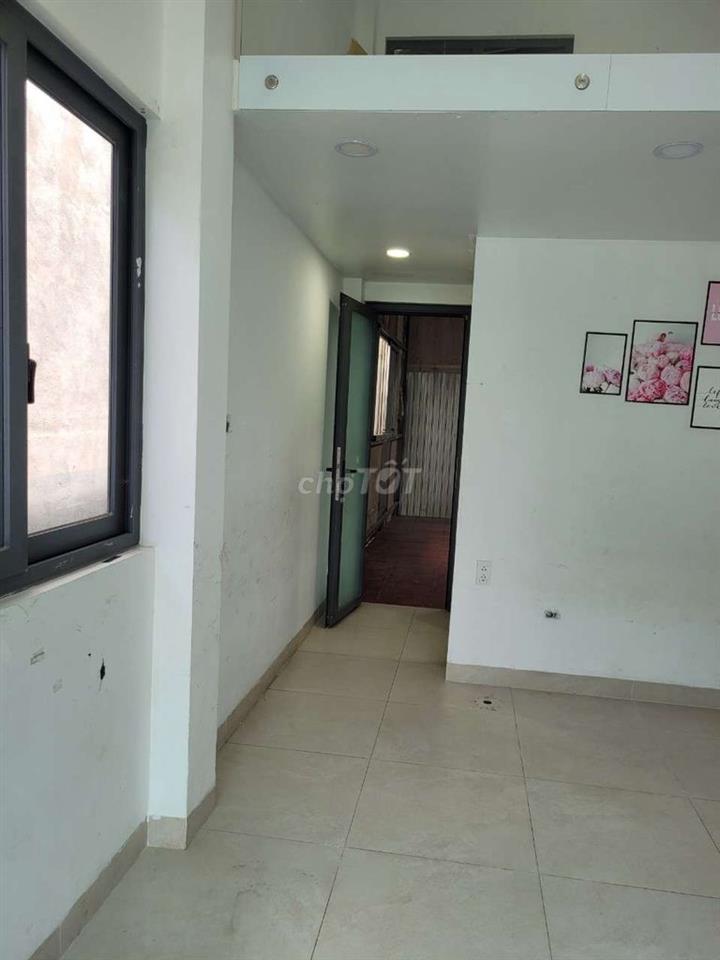 Nhà trệt gác đường nhựa
