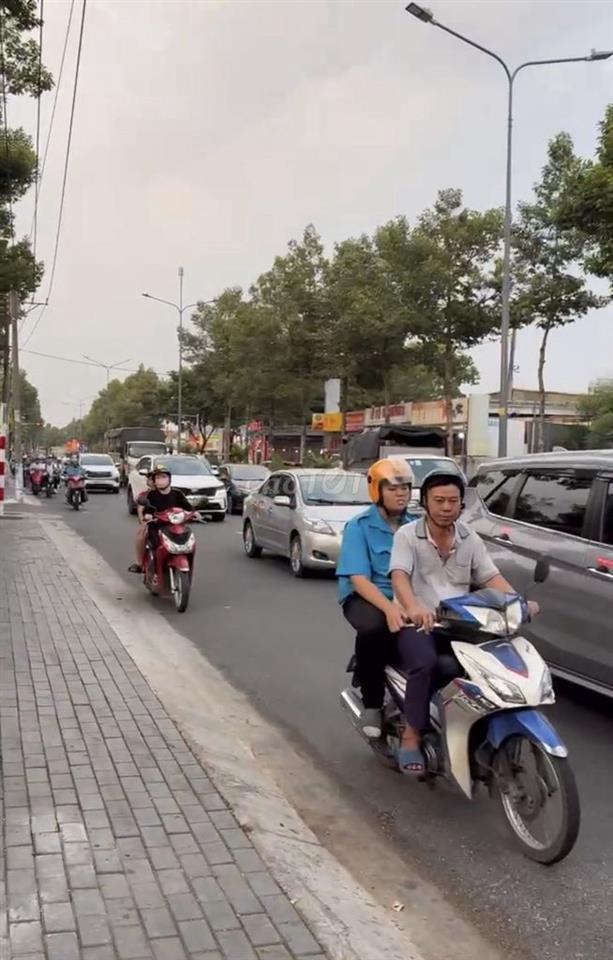 NHỜ A/C MÔI GIỚI BÁN 🌹MẶT TIỀN 5 tầng có thang máy / để lại nội thất 