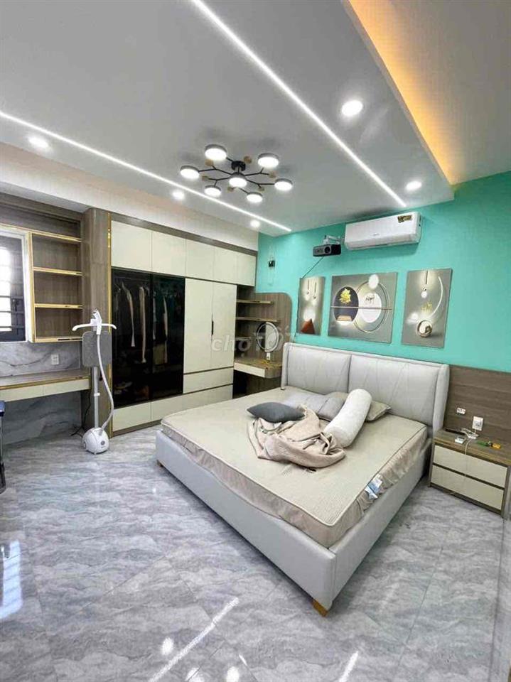 nhà 2 lầu 1 trệt gần ngã tư Bình Chuẩn,4p ngủ,có nội thất,đường 7m