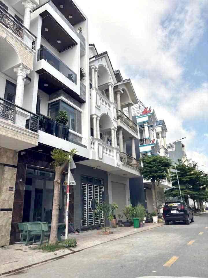 nhà 2 lầu 1 trệt Bình Chuẩn,Gần ngã tư miễu ông cù,nội thất cơ bản