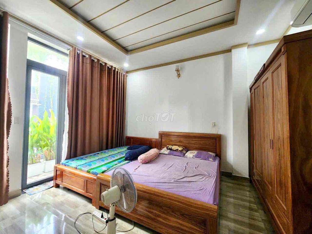 nhà 2 lầu 1 trệt Bình Chuẩn, có nội thất,đường 7m đậu ô tô ok