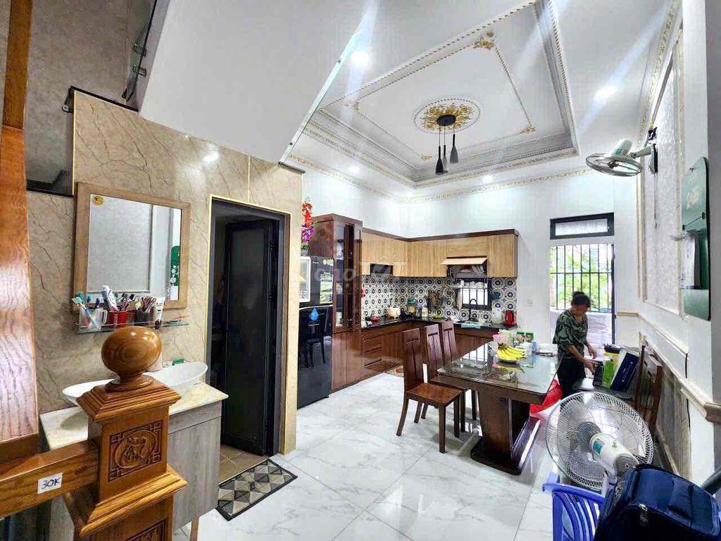 nhà 2 lầu 1 trệt Bình Chuẩn, có nội thất,đường 7m đậu ô tô ok