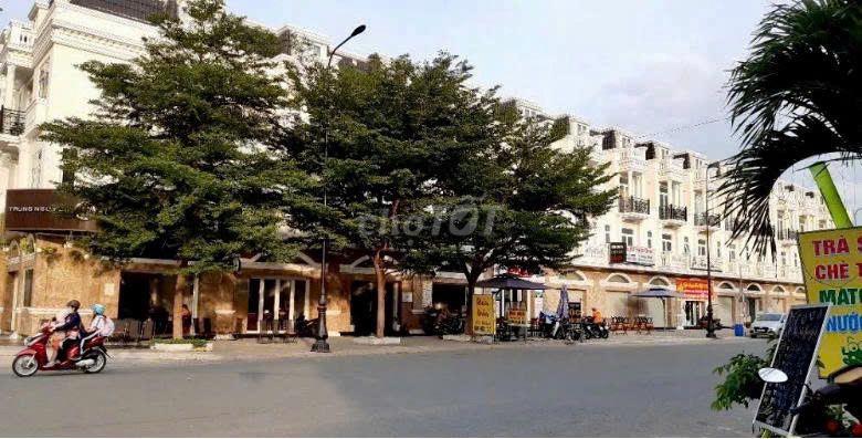 Chính chủ cho thuê mặt bằng Dĩ An, mặt tiền đường 25m, 3 tầng 245 m2