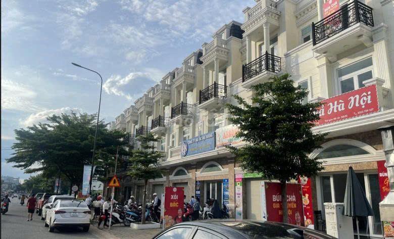 Chính chủ cho thuê mặt bằng Dĩ An, mặt tiền đường 25m, 3 tầng 245 m2