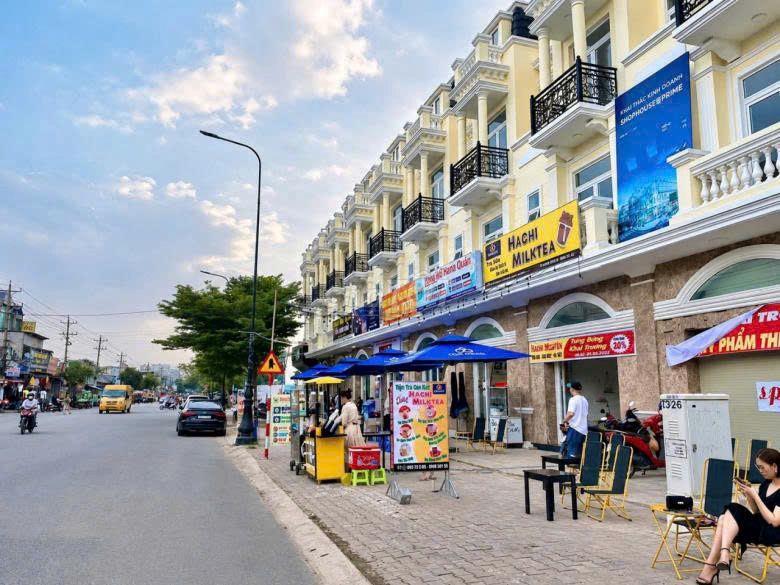 Chính chủ cho thuê mặt bằng Dĩ An, mặt tiền đường 25m, 3 tầng 245 m2