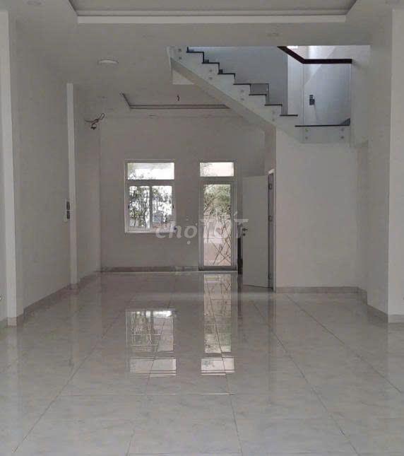 Cho thuê mặt bằng Dĩ An, mặt tiền đường 25m, 3 tầng