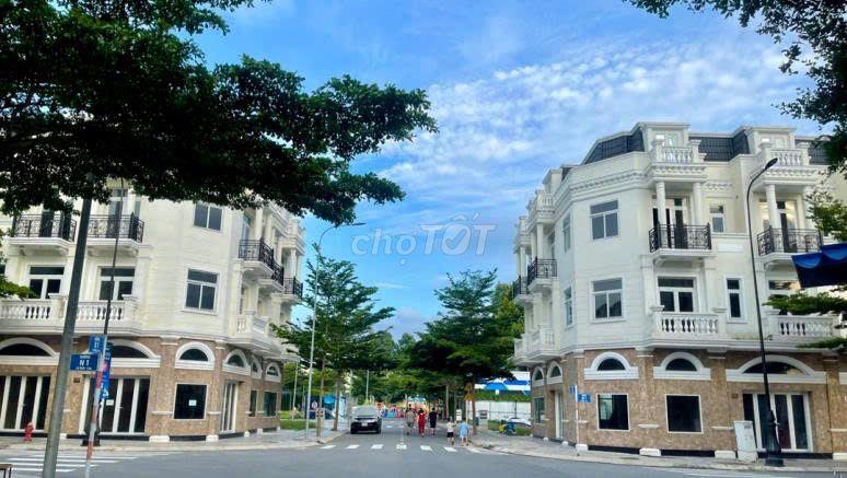 Cho thuê mặt bằng Dĩ An, mặt tiền đường 25m, 3 tầng