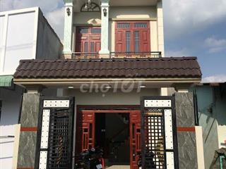 Cho thuê nhà  1 trệt 1 lầu  2 PN. Giá 6tr5, sát chợ Chánh Lưu