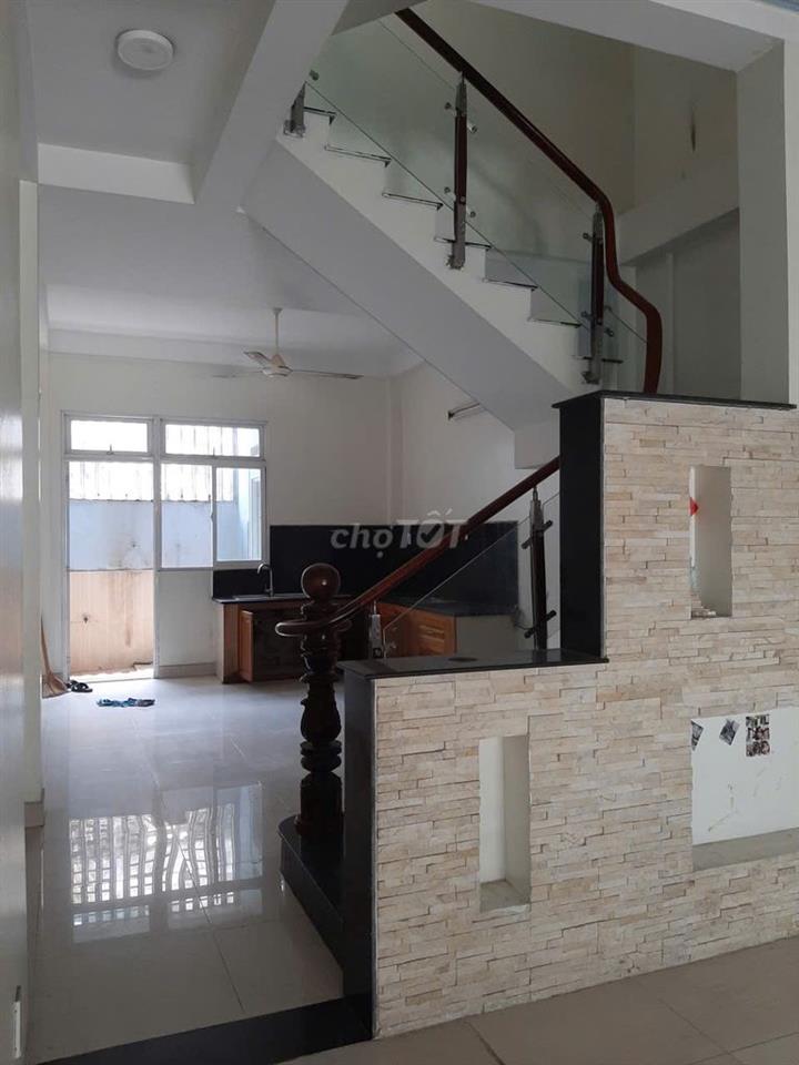 Nhà trống nguyên căn bán hoặc cho thuê (không qua trung gian)