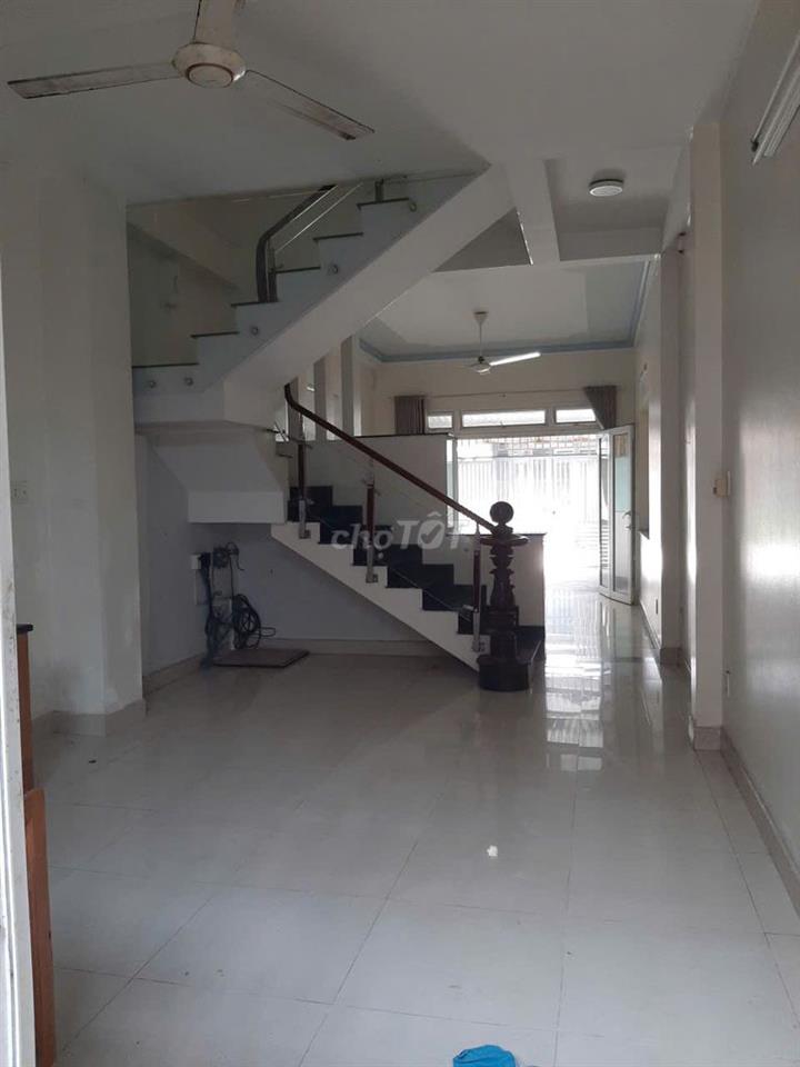 Nhà trống nguyên căn bán hoặc cho thuê (không qua trung gian)