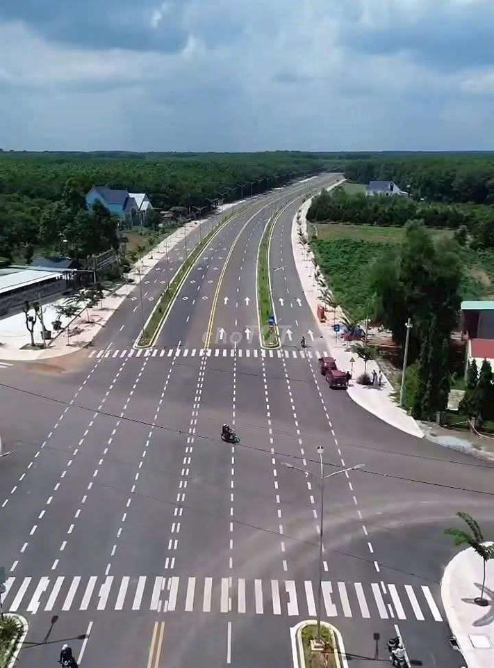Xưởng Bán có nguồn thu 320triệu/tháng. S 8.300m² Giá 45,1 tỷ ký 10 năm