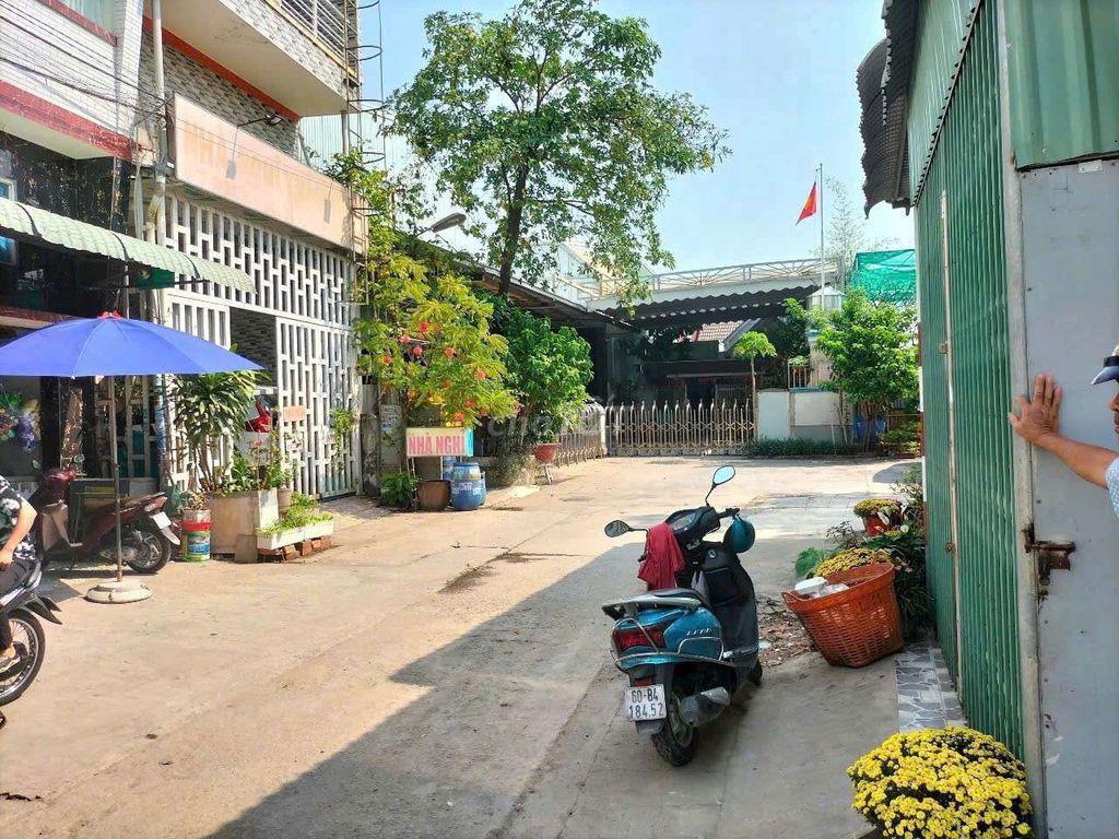 Đất nền khu căn hộ cao cấp 200m² có 80m thổ cư giá rẻ 2 tỷ 650 triệu.