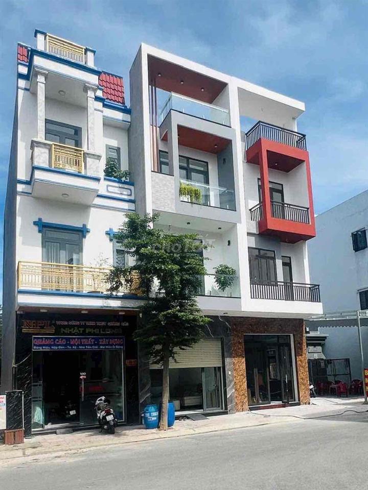 Cần bán gấp nhà mặt tiền