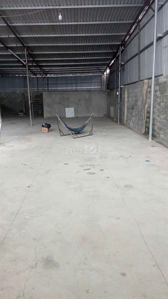 Xưởng Dĩ An 300m² đường cont làm kho sản xuất