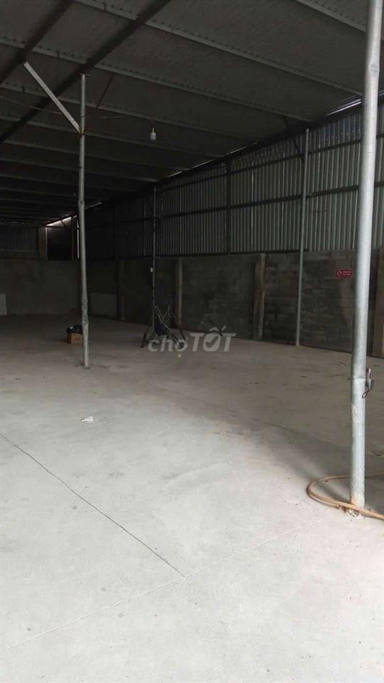 Xưởng Dĩ An 300m² đường cont làm kho sản xuất