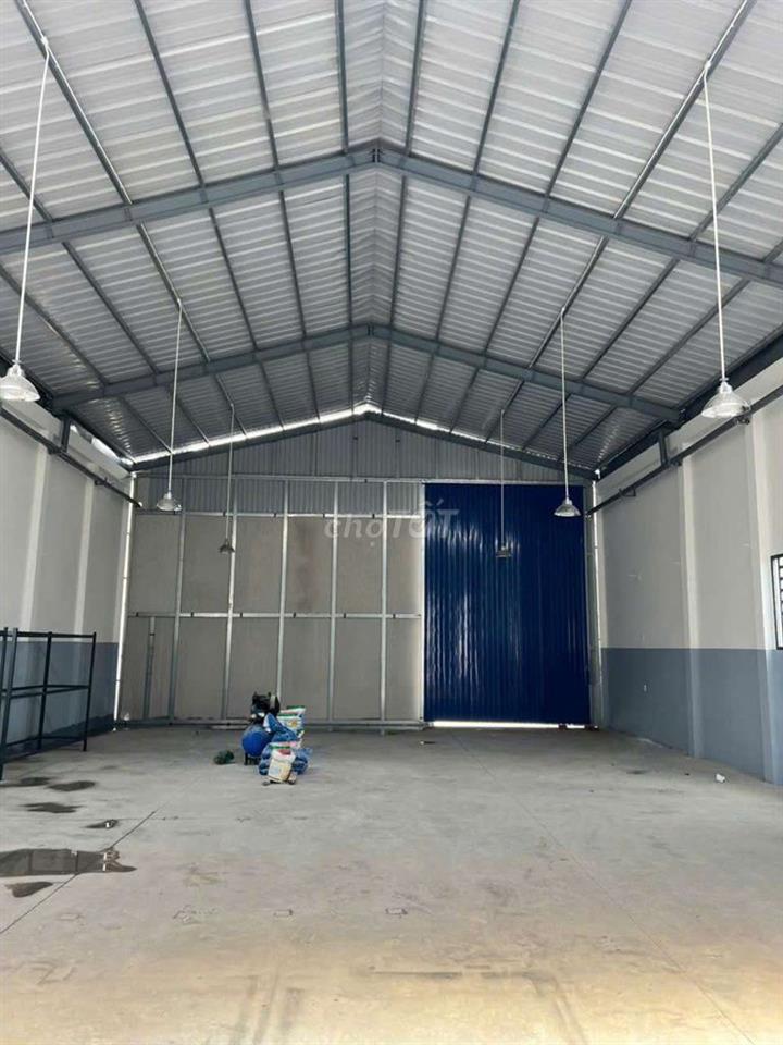 Xưởng giá rẽ TPK Tân Uyên 1000m² sẵn văn phòng điện 320kva sx đa nghề