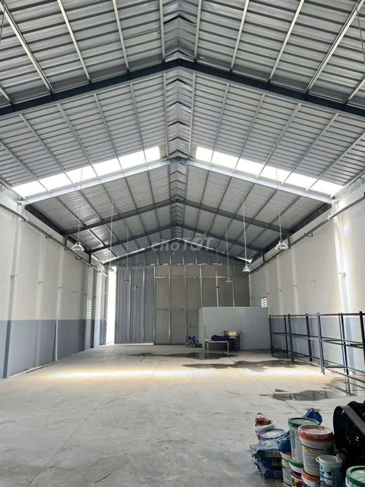 Xưởng giá rẽ TPK Tân Uyên 1000m² sẵn văn phòng điện 320kva sx đa nghề