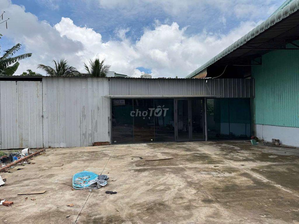 Cho Thuê Xưởng Thuận An 1400m/35trcó điện 3 pha sẵn văn phòng, phòng ở