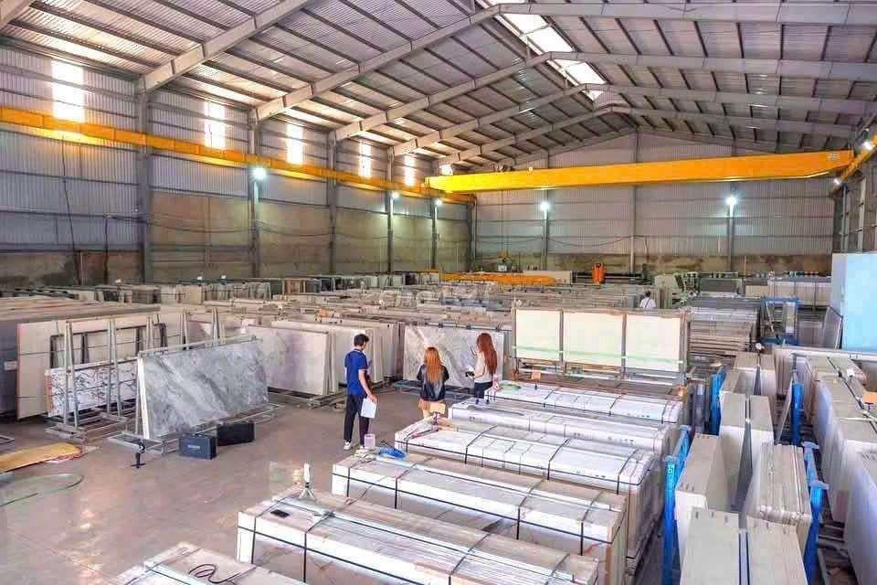 Xưởng Thuận An 1555m đường cont sẵn cẩu trục văn phòng và phòng ở 