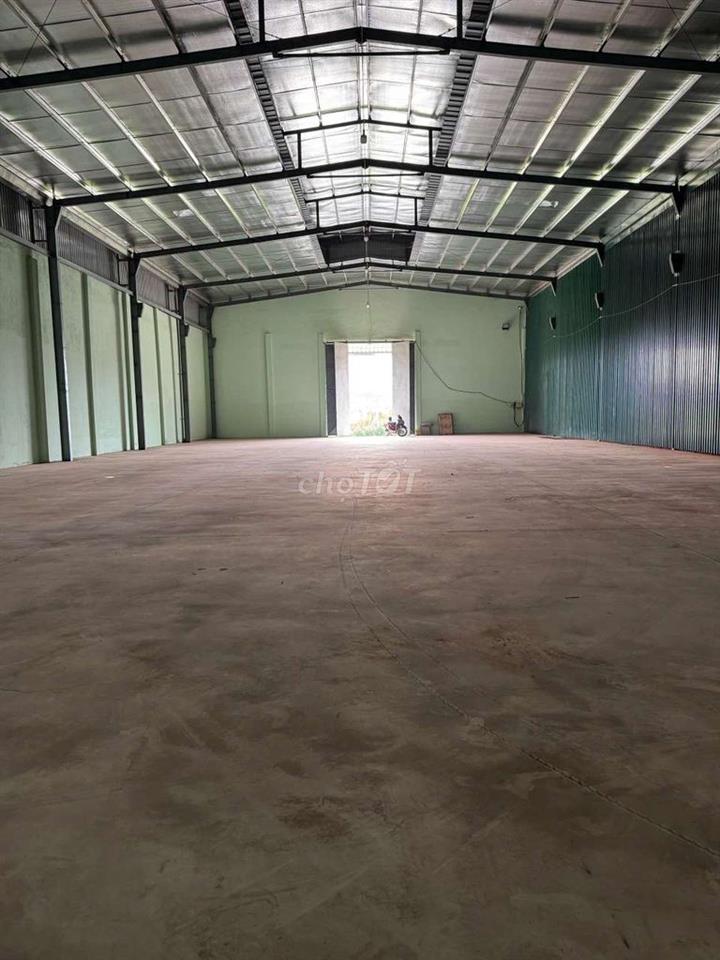 Xưởng Dĩ An 700m đường cont điện 3fa sản xuất  , trần chống nóng  